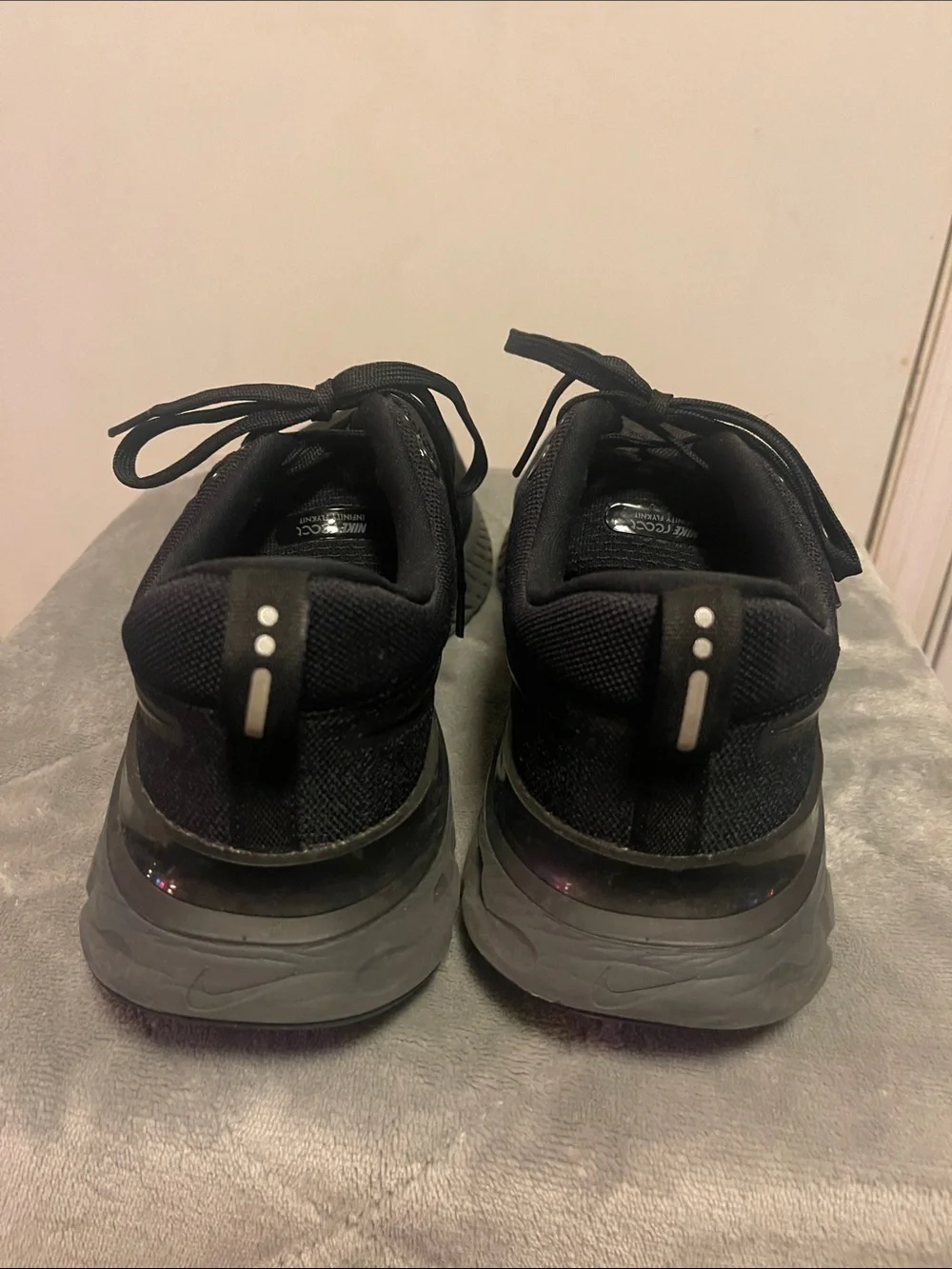 Nike Men's Black Athletic Running Shoes